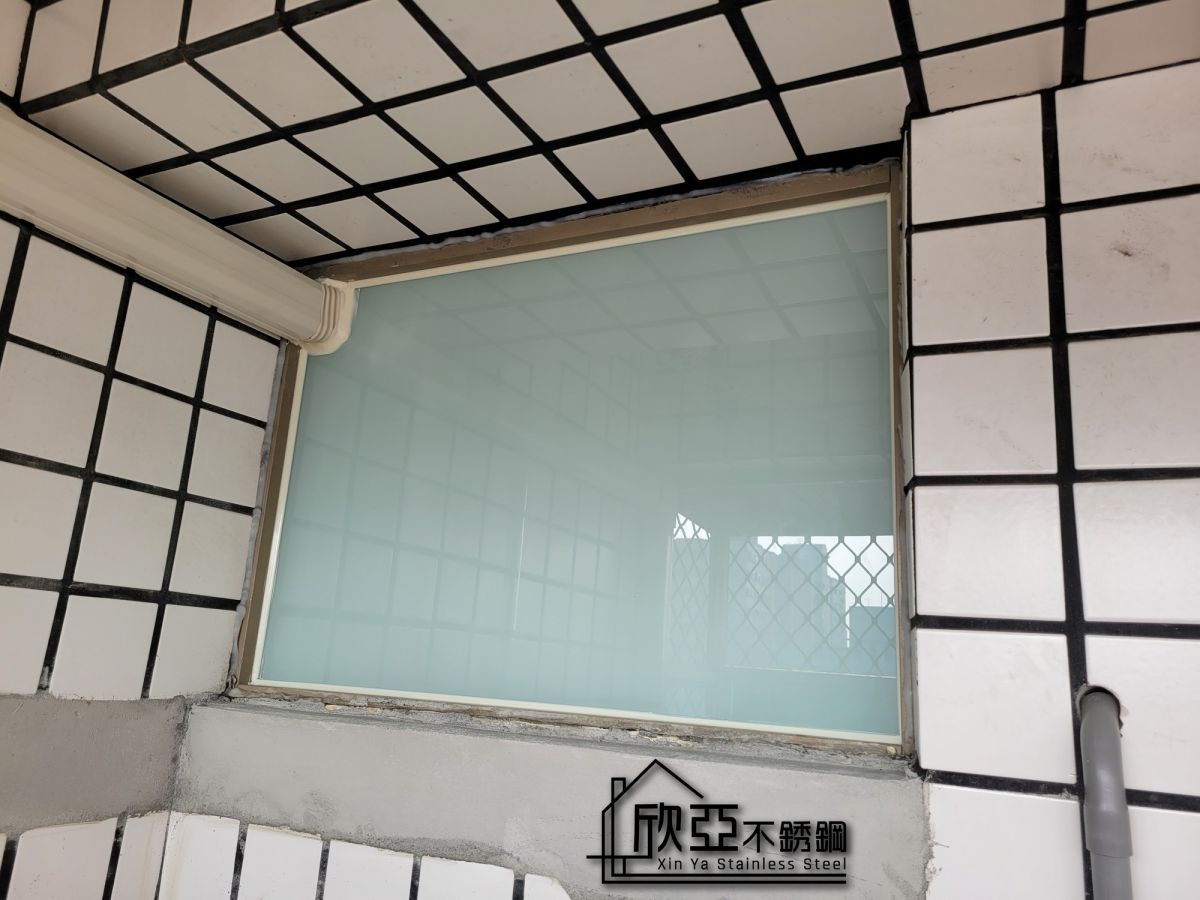 【台中鋁門窗】冷氣窗更換白膜膠合玻璃