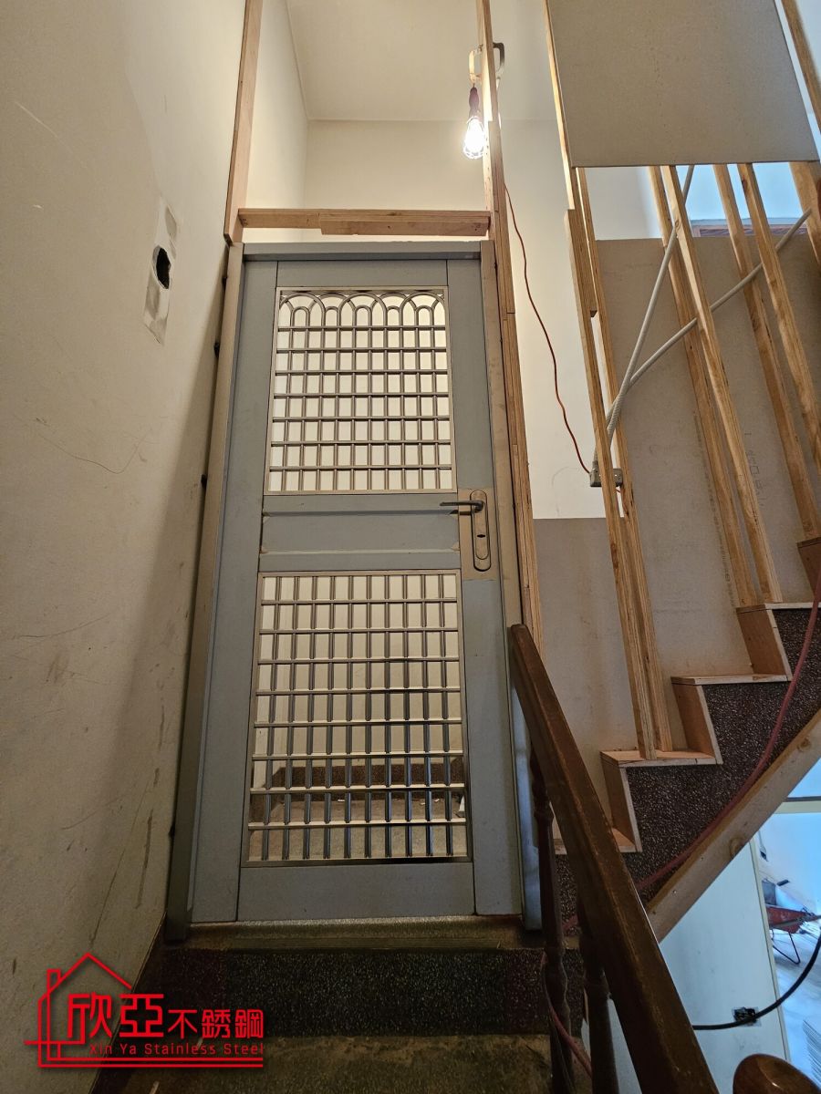 【台中金屬門窗】樓梯防盜門